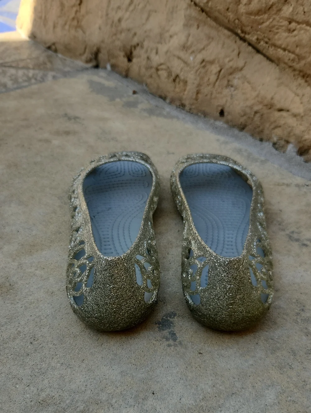 Crocs Isabella Glitter Peep Toe Flats Sandals Silver Gold Metallic Size 3 Girls
